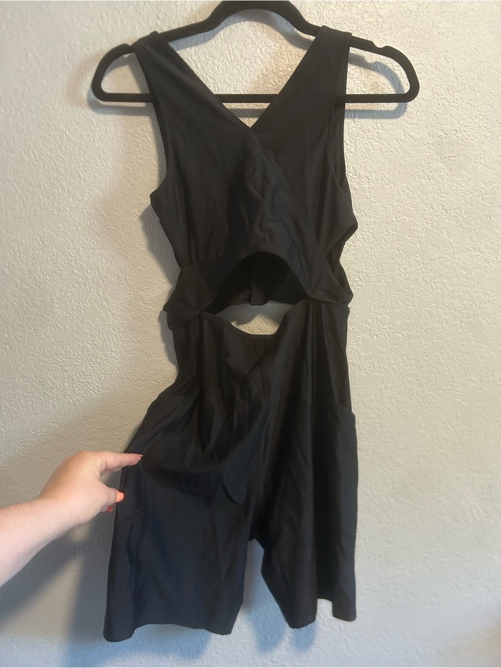 Outdoor voices SplashKnit 6" Bodysuit in black ASO Hailey
Bieber - Picture 9 of 10